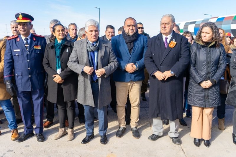 La Historia de un Gobernador y un Intendente dominados por ancianos.