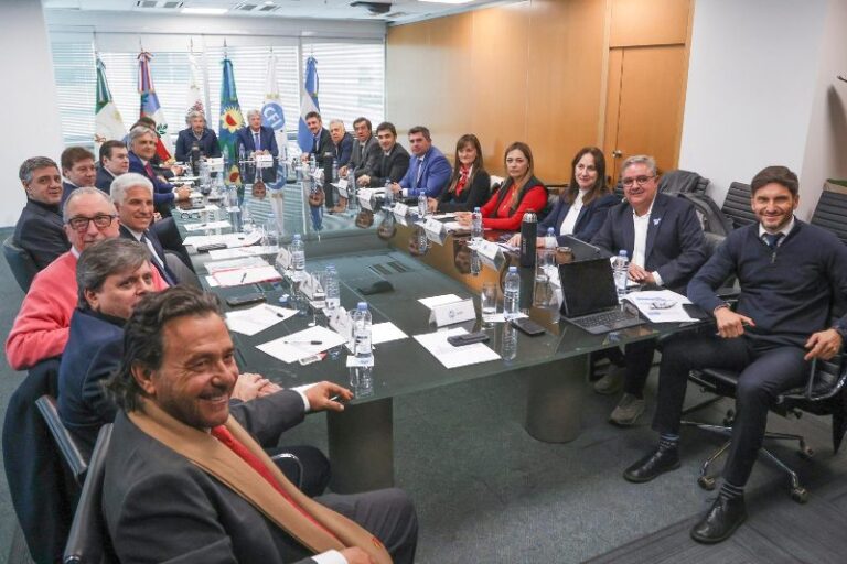 Gobernadores presentan proyecto de ley para redistribuir fondos y fortalecer el federalismo