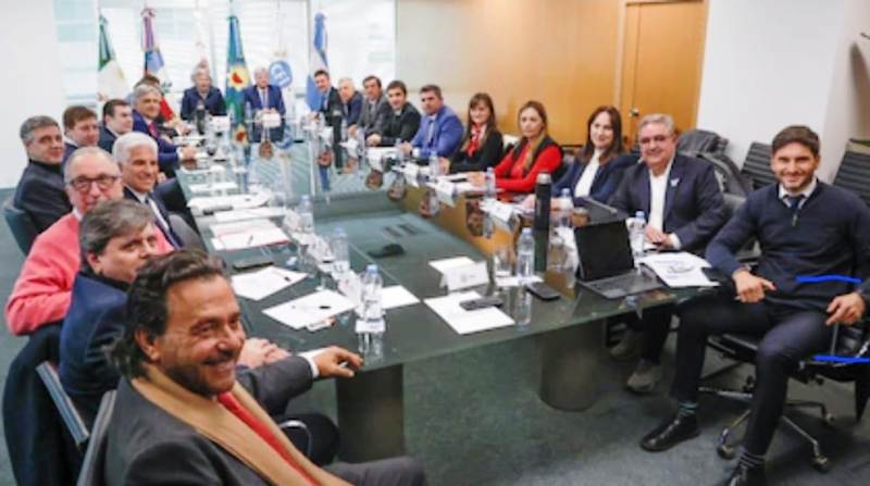 “Federalismo de la persuasión: Poggi en la era Milei”
