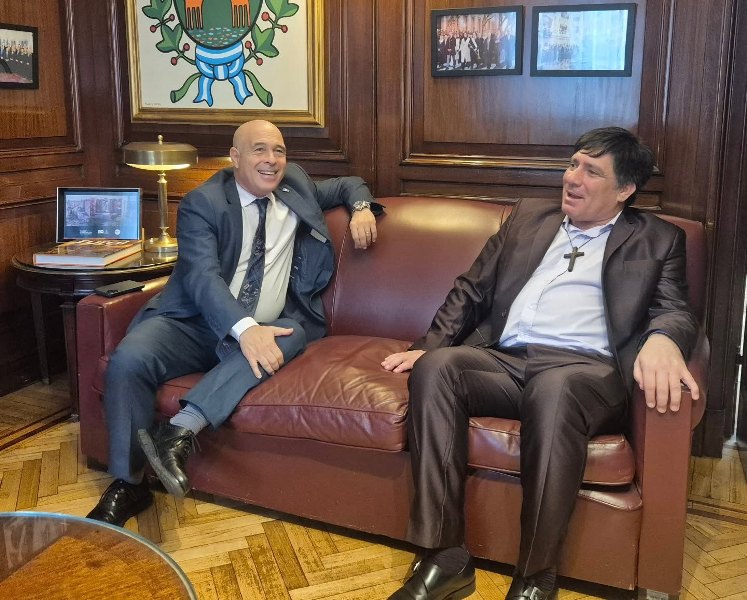 Yo hago la denuncia, te mando a mi Intendente y abrime la Casa Rosada